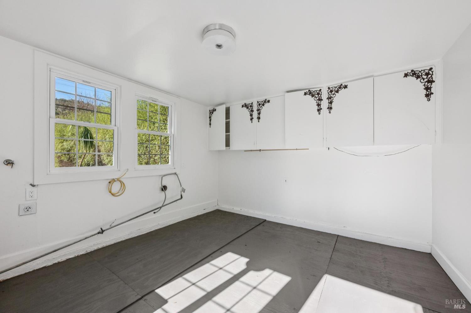 Detail Gallery Image 20 of 22 For 647 Northern Ave, Mill Valley,  CA 94941 - 2 Beds | 1 Baths
