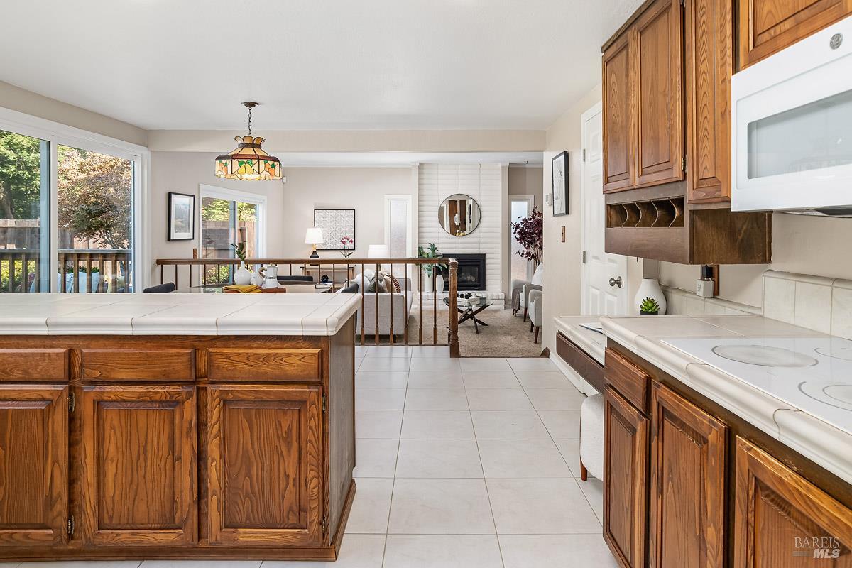 Detail Gallery Image 14 of 38 For 51 Mount Muir Ct, San Rafael,  CA 94903 - 5 Beds | 2/1 Baths