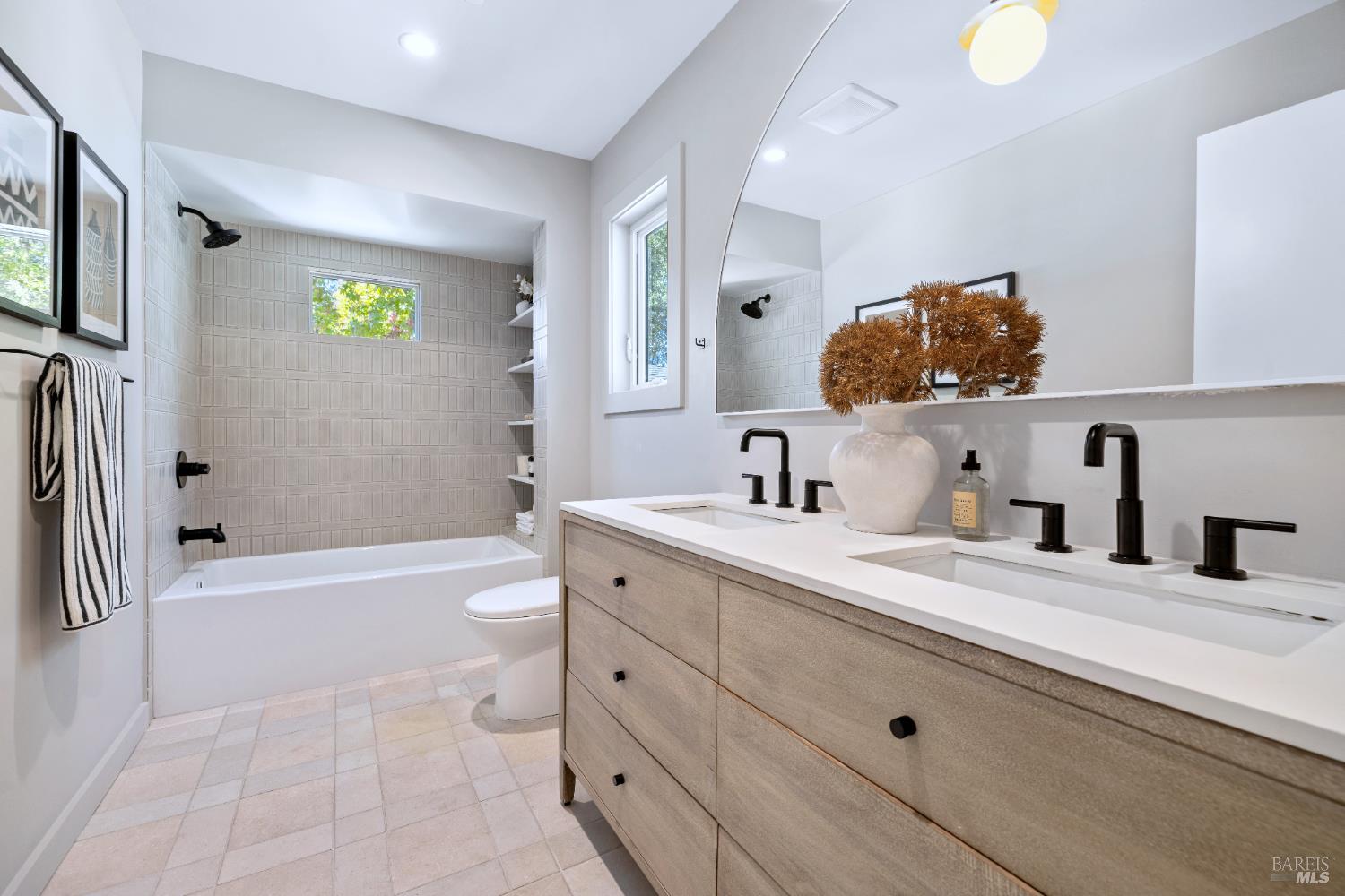 Detail Gallery Image 43 of 87 For 17285 Hillcrest Ave, Sonoma,  CA 95476 - 3 Beds | 3 Baths