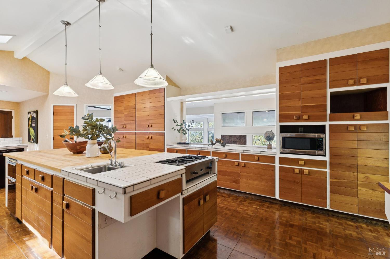 Detail Gallery Image 16 of 76 For 2060 Oak Ridge Dr, Santa Rosa,  CA 95404 - 3 Beds | 2 Baths