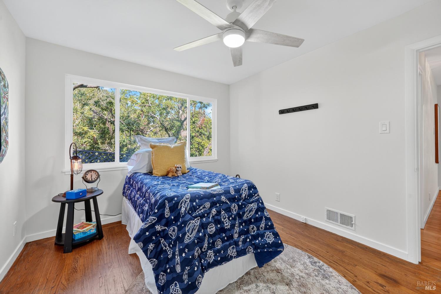 Detail Gallery Image 25 of 60 For 32 Los Robles Dr, San Rafael,  CA 94901 - 4 Beds | 3 Baths