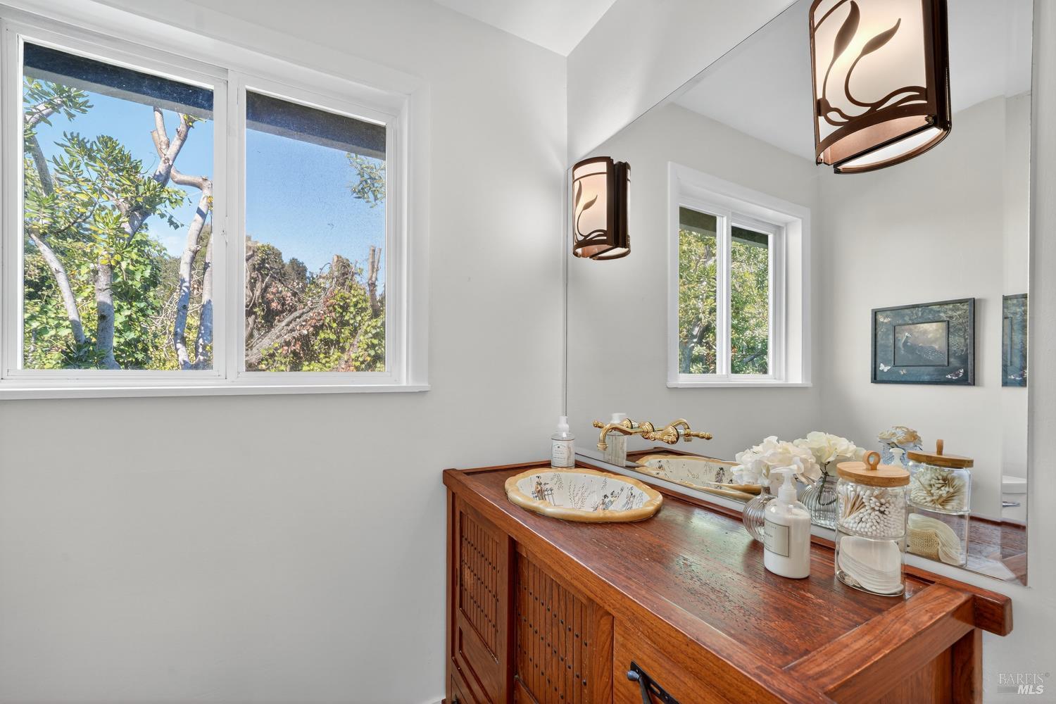 Detail Gallery Image 32 of 60 For 32 Los Robles Dr, San Rafael,  CA 94901 - 4 Beds | 3 Baths