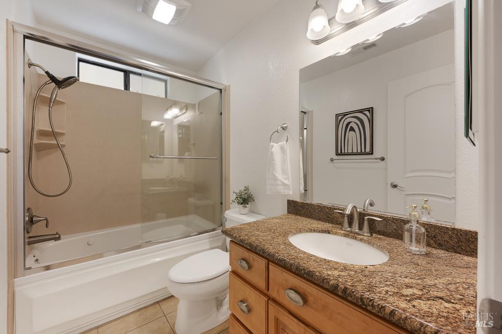 Detail Gallery Image 14 of 20 For 204 Foss Creek Cir #B,  Healdsburg,  CA 95448 - 2 Beds | 2 Baths