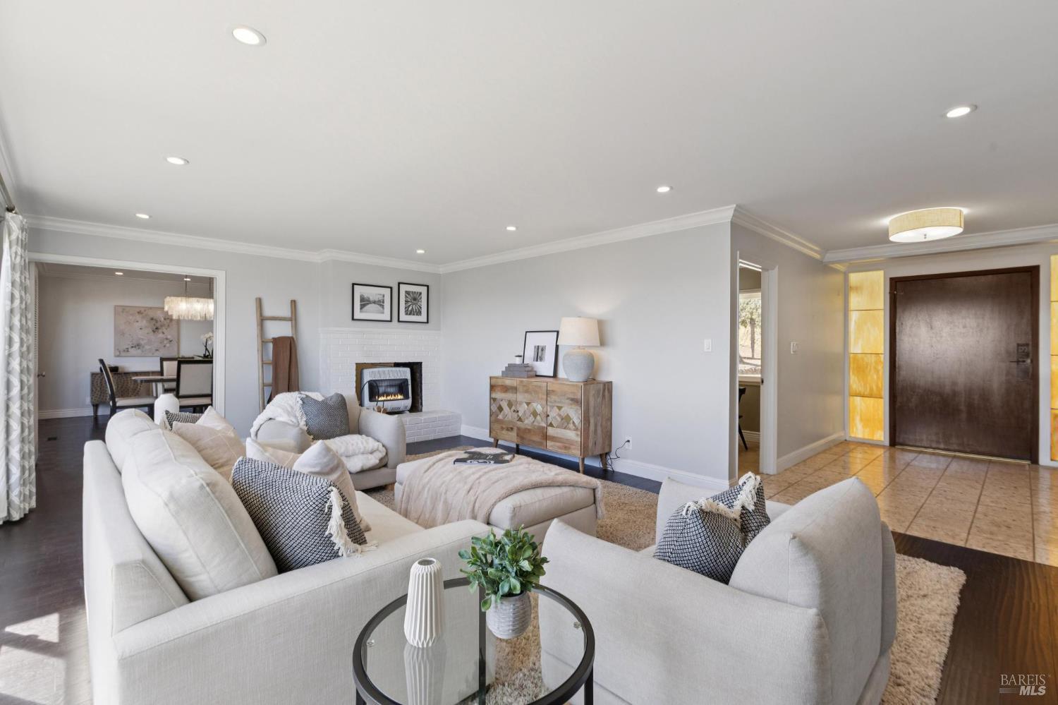 Detail Gallery Image 20 of 57 For 19 Mliss Ln, San Rafael,  CA 94901 - 4 Beds | 3 Baths