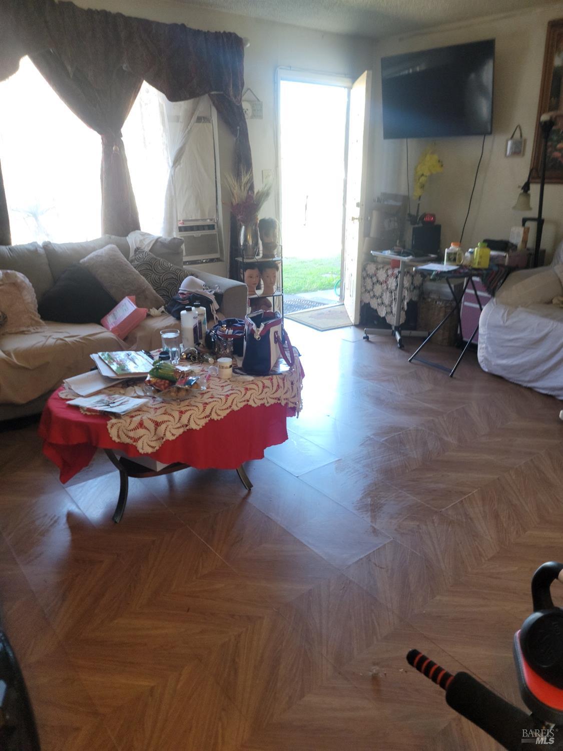 Detail Gallery Image 8 of 33 For 247 Robin Way, Santa Rosa,  CA 95407 - – Beds | – Baths