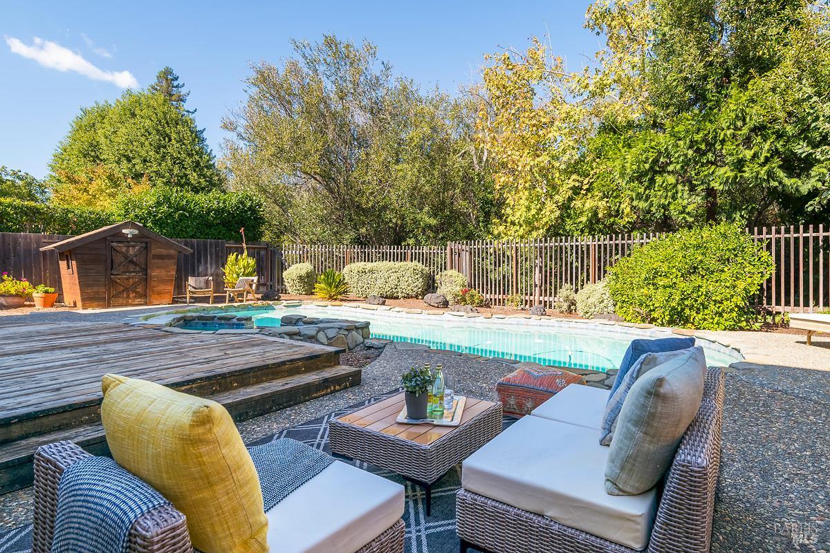 Detail Gallery Image 30 of 38 For 51 Mount Muir Ct, San Rafael,  CA 94903 - 5 Beds | 2/1 Baths