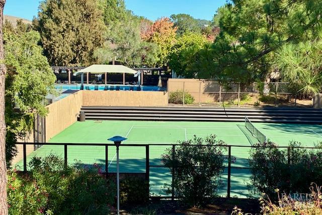 Detail Gallery Image 2 of 11 For 9 Forest Ln, San Rafael,  CA 94903 - 1 Beds | 1 Baths