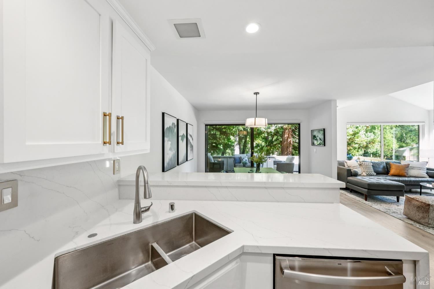 Detail Gallery Image 21 of 51 For 53 Flicker Dr, Novato,  CA 94949 - 3 Beds | 2/1 Baths