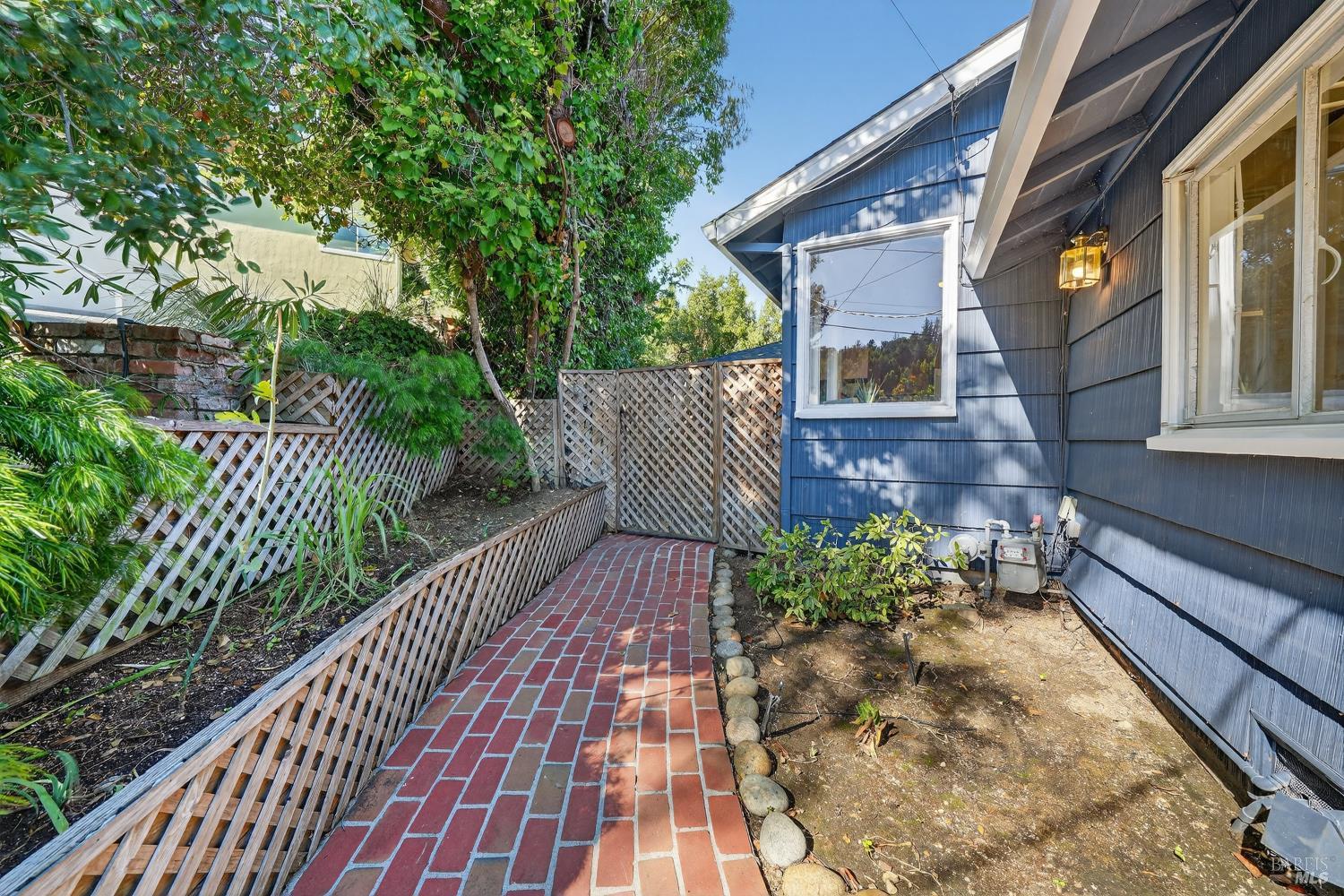 Detail Gallery Image 3 of 60 For 32 Los Robles Dr, San Rafael,  CA 94901 - 4 Beds | 3 Baths