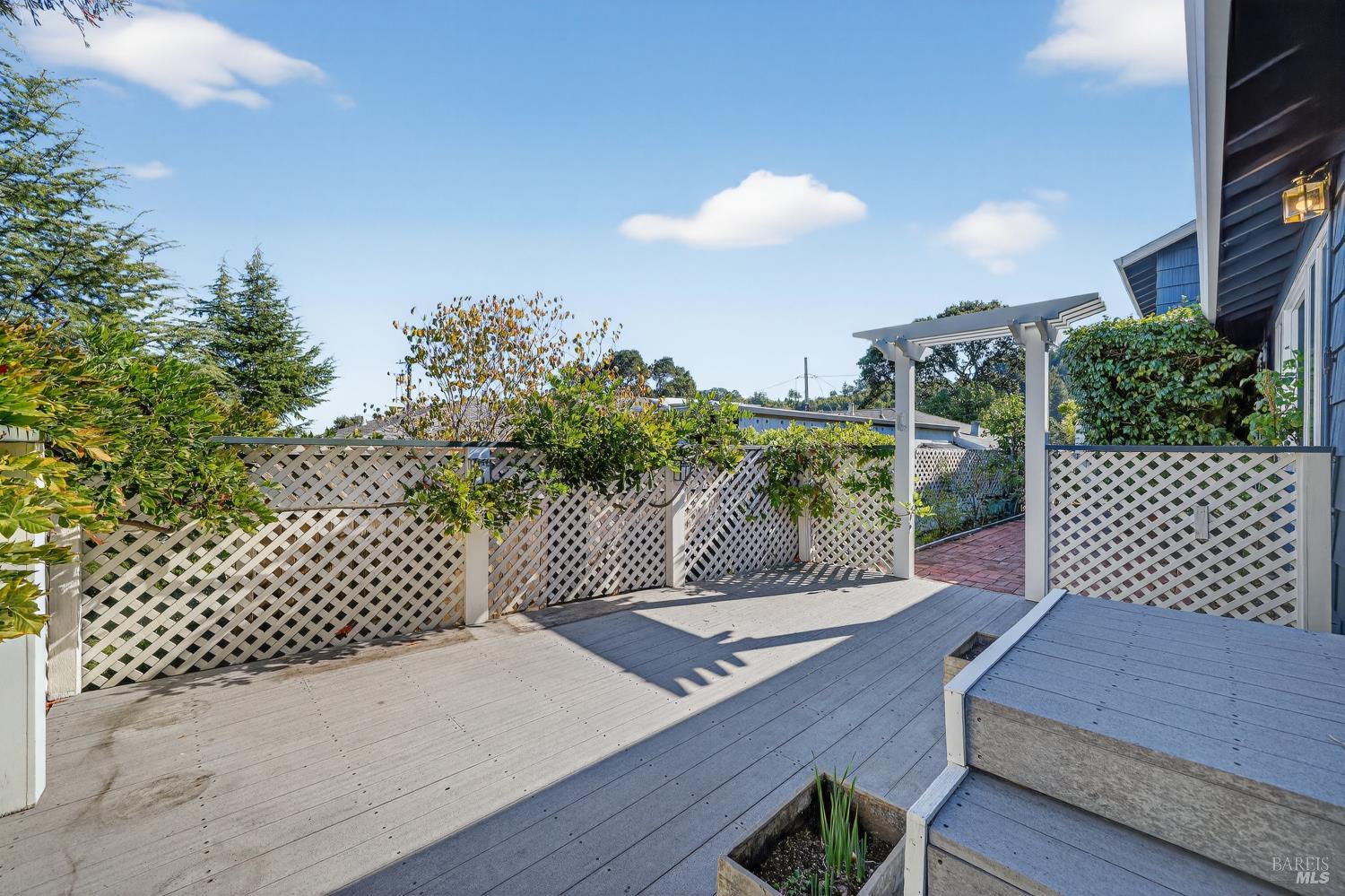 Detail Gallery Image 45 of 60 For 32 Los Robles Dr, San Rafael,  CA 94901 - 4 Beds | 3 Baths