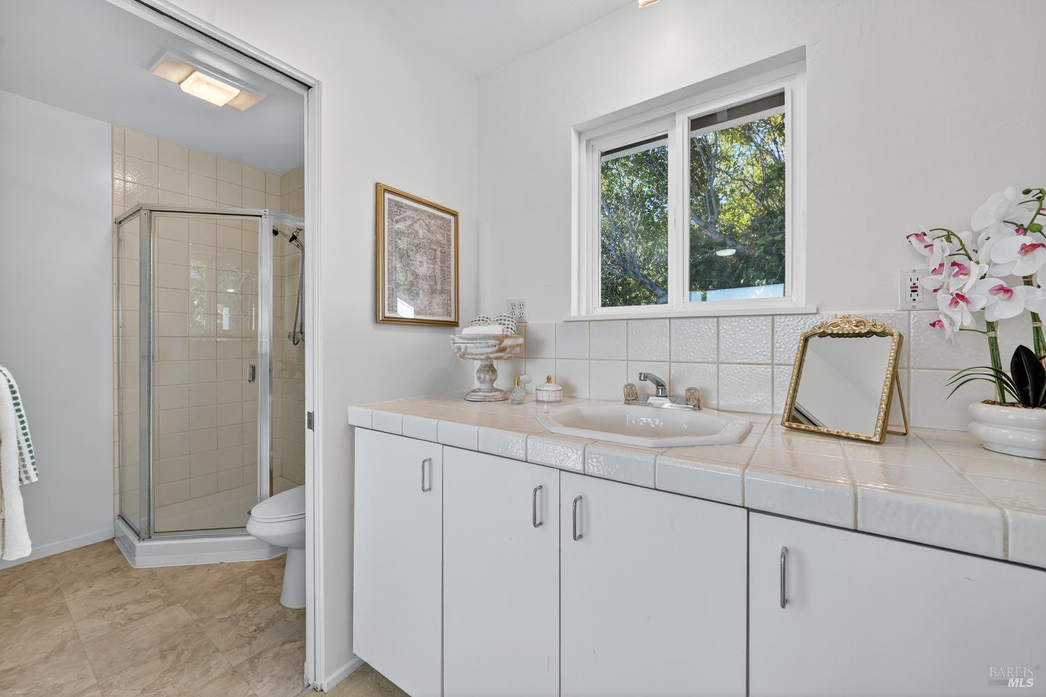 Detail Gallery Image 38 of 60 For 32 Los Robles Dr, San Rafael,  CA 94901 - 4 Beds | 3 Baths