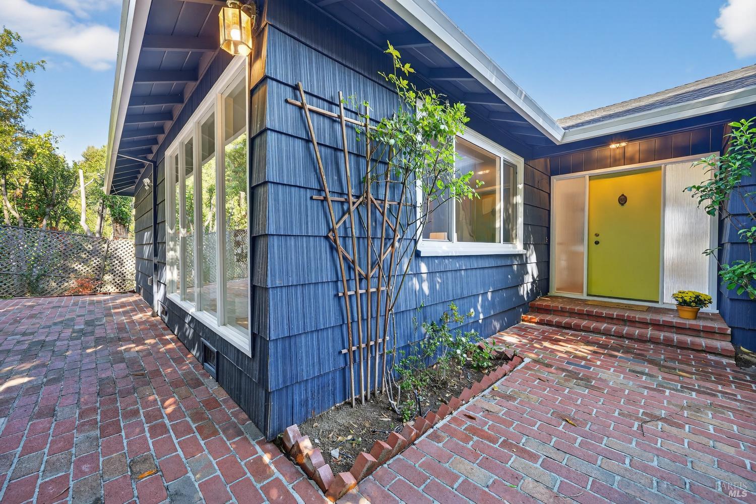 Detail Gallery Image 40 of 60 For 32 Los Robles Dr, San Rafael,  CA 94901 - 4 Beds | 3 Baths