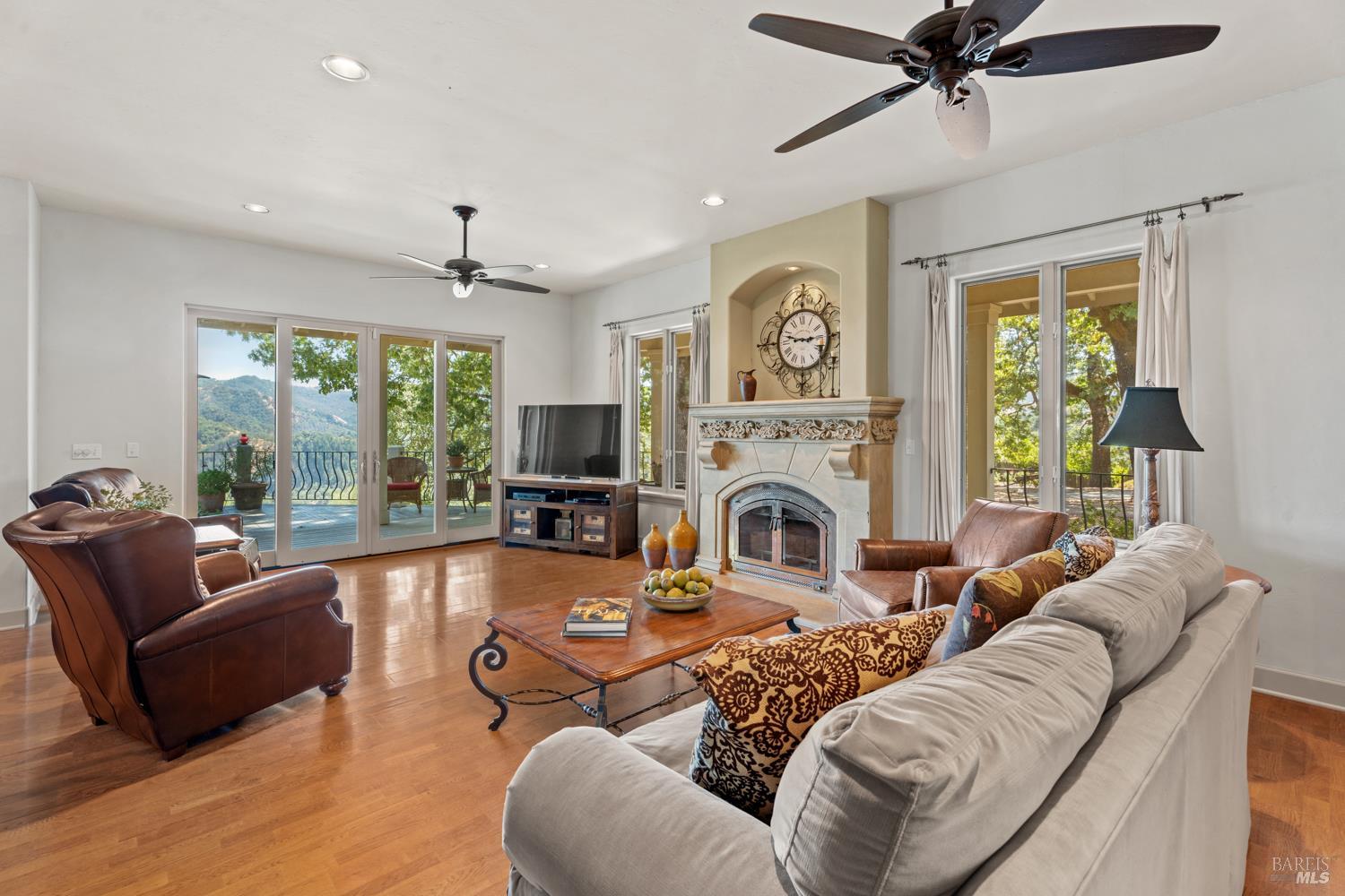 Detail Gallery Image 11 of 56 For 800 Boonville Rd, Ukiah,  CA 95482 - 4 Beds | 4 Baths