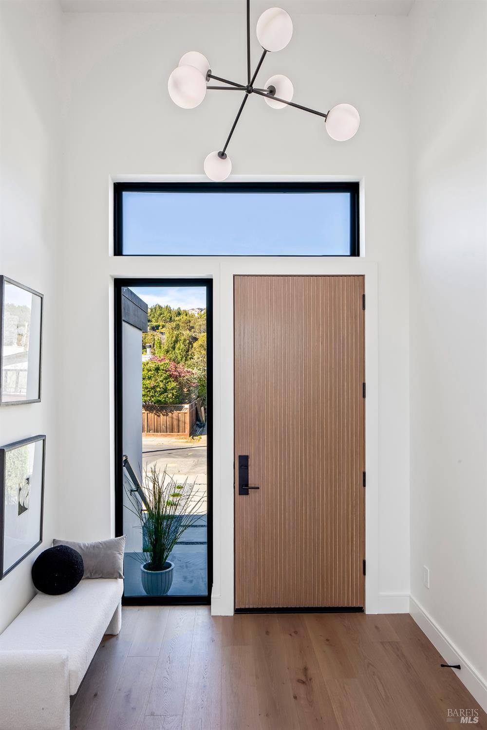 Detail Gallery Image 5 of 74 For 39 Strawberry Cir, Mill Valley,  CA 94941 - 4 Beds | 4 Baths