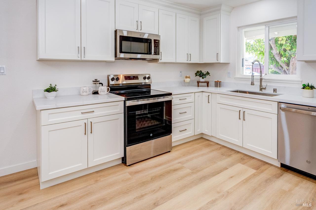 Detail Gallery Image 12 of 40 For 319 N West St, Vacaville,  CA 95688 - 3 Beds | 2 Baths