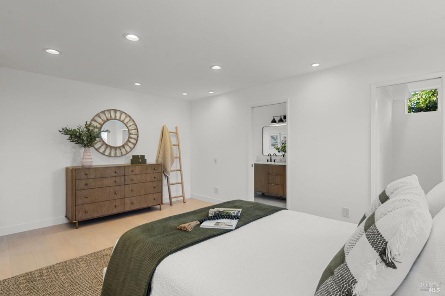 Detail Gallery Image 24 of 47 For 456 Alameda De La Loma Unkn, Novato,  CA 94949 - 3 Beds | 2 Baths