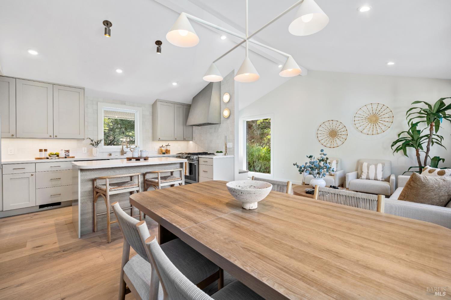 Detail Gallery Image 19 of 87 For 17285 Hillcrest Ave, Sonoma,  CA 95476 - 3 Beds | 3 Baths