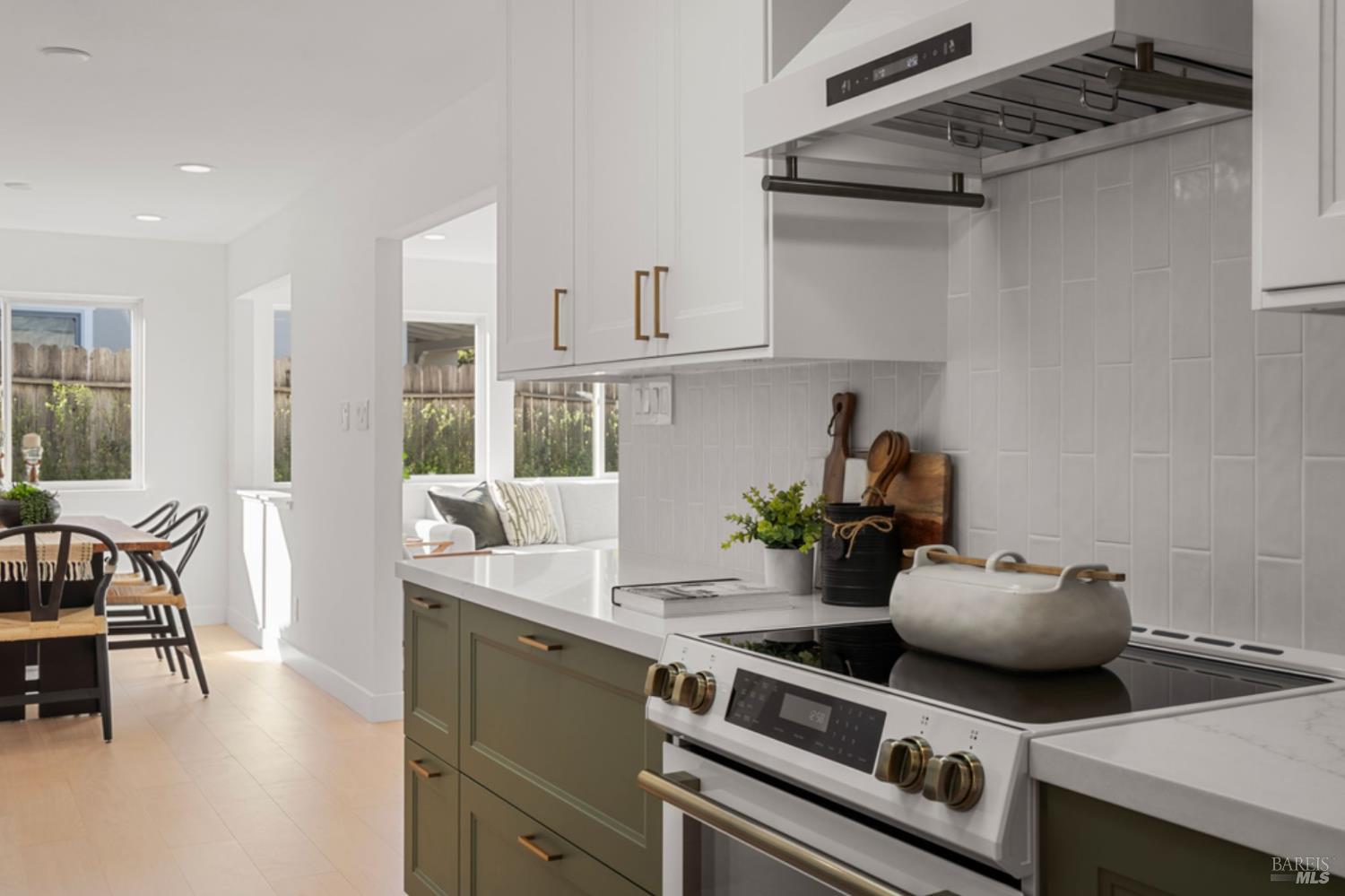 Detail Gallery Image 6 of 47 For 456 Alameda De La Loma Unkn, Novato,  CA 94949 - 3 Beds | 2 Baths