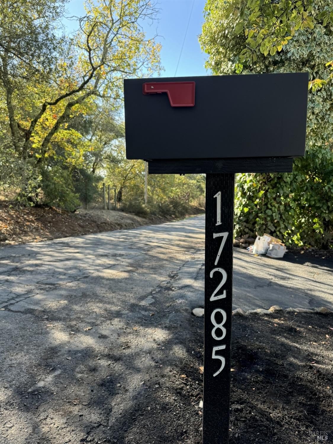 Detail Gallery Image 12 of 87 For 17285 Hillcrest Ave, Sonoma,  CA 95476 - 3 Beds | 3 Baths