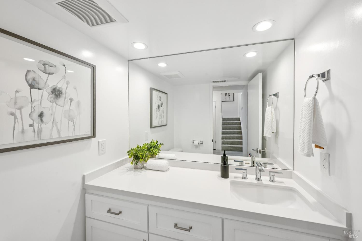 Detail Gallery Image 24 of 51 For 53 Flicker Dr, Novato,  CA 94949 - 3 Beds | 2/1 Baths