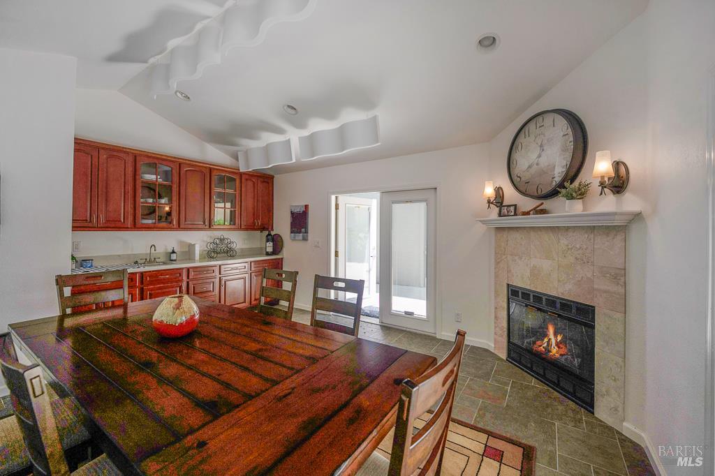 Detail Gallery Image 18 of 20 For 204 Foss Creek Cir #B,  Healdsburg,  CA 95448 - 2 Beds | 2 Baths