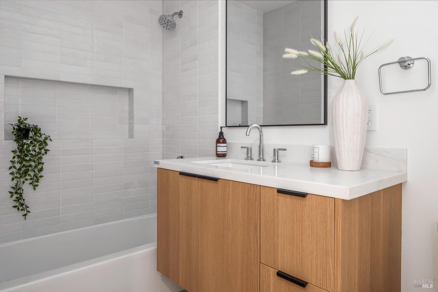 Detail Gallery Image 48 of 74 For 39 Strawberry Cir, Mill Valley,  CA 94941 - 4 Beds | 4 Baths