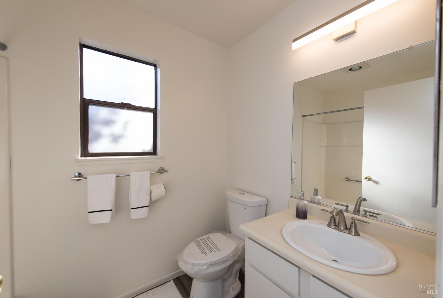 Detail Gallery Image 18 of 24 For 2147 W Steele Ln, Santa Rosa,  CA 95403 - 2 Beds | 1/1 Baths