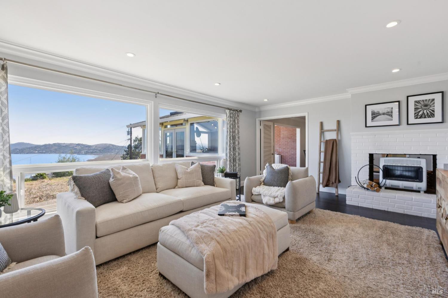 Detail Gallery Image 18 of 57 For 19 Mliss Ln, San Rafael,  CA 94901 - 4 Beds | 3 Baths