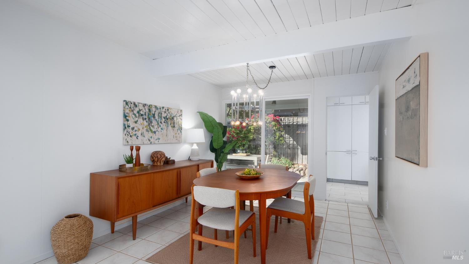 Detail Gallery Image 13 of 36 For 19 Mount Lassen Dr, San Rafael,  CA 94903 - 4 Beds | 2 Baths