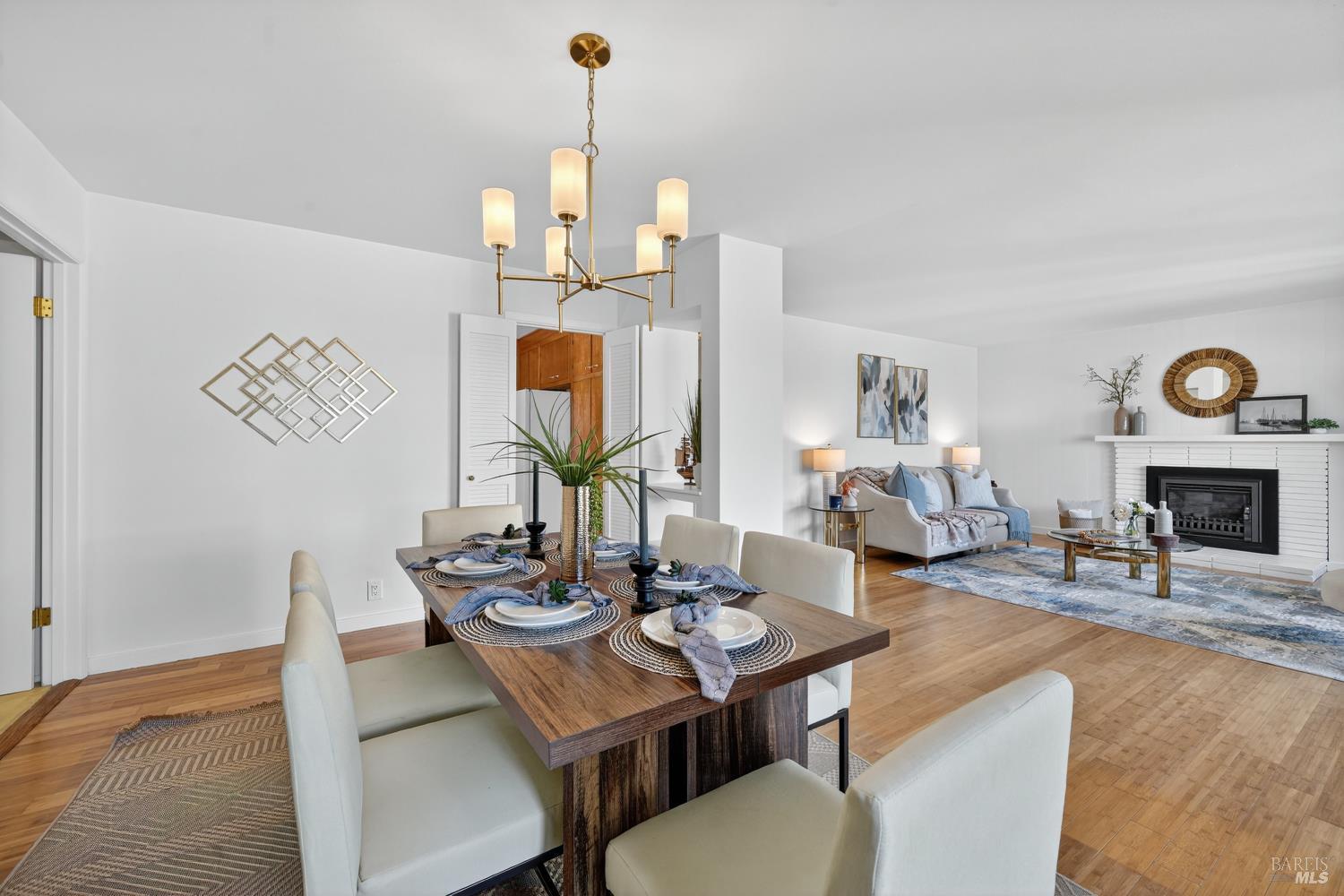 Detail Gallery Image 13 of 60 For 32 Los Robles Dr, San Rafael,  CA 94901 - 4 Beds | 3 Baths