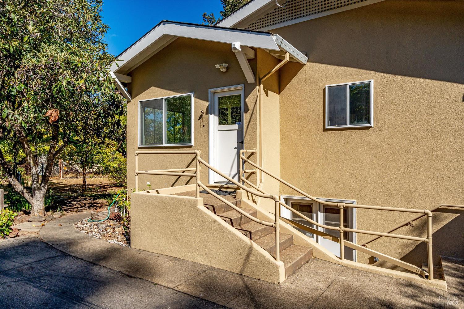 Detail Gallery Image 31 of 48 For 1709 Spring Mountain Rd, Saint Helena,  CA 94574 - 2 Beds | 1 Baths