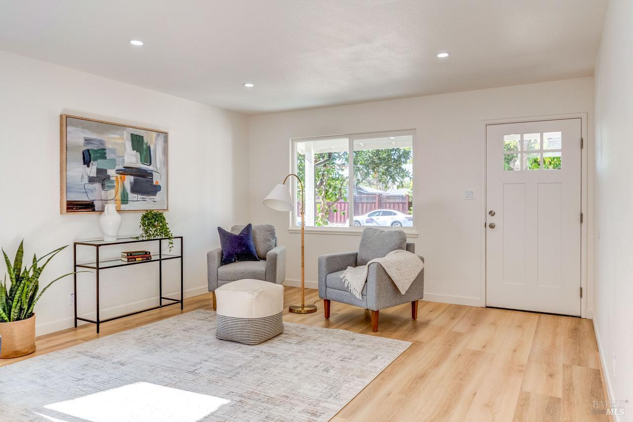 Detail Gallery Image 7 of 40 For 319 N West St, Vacaville,  CA 95688 - 3 Beds | 2 Baths