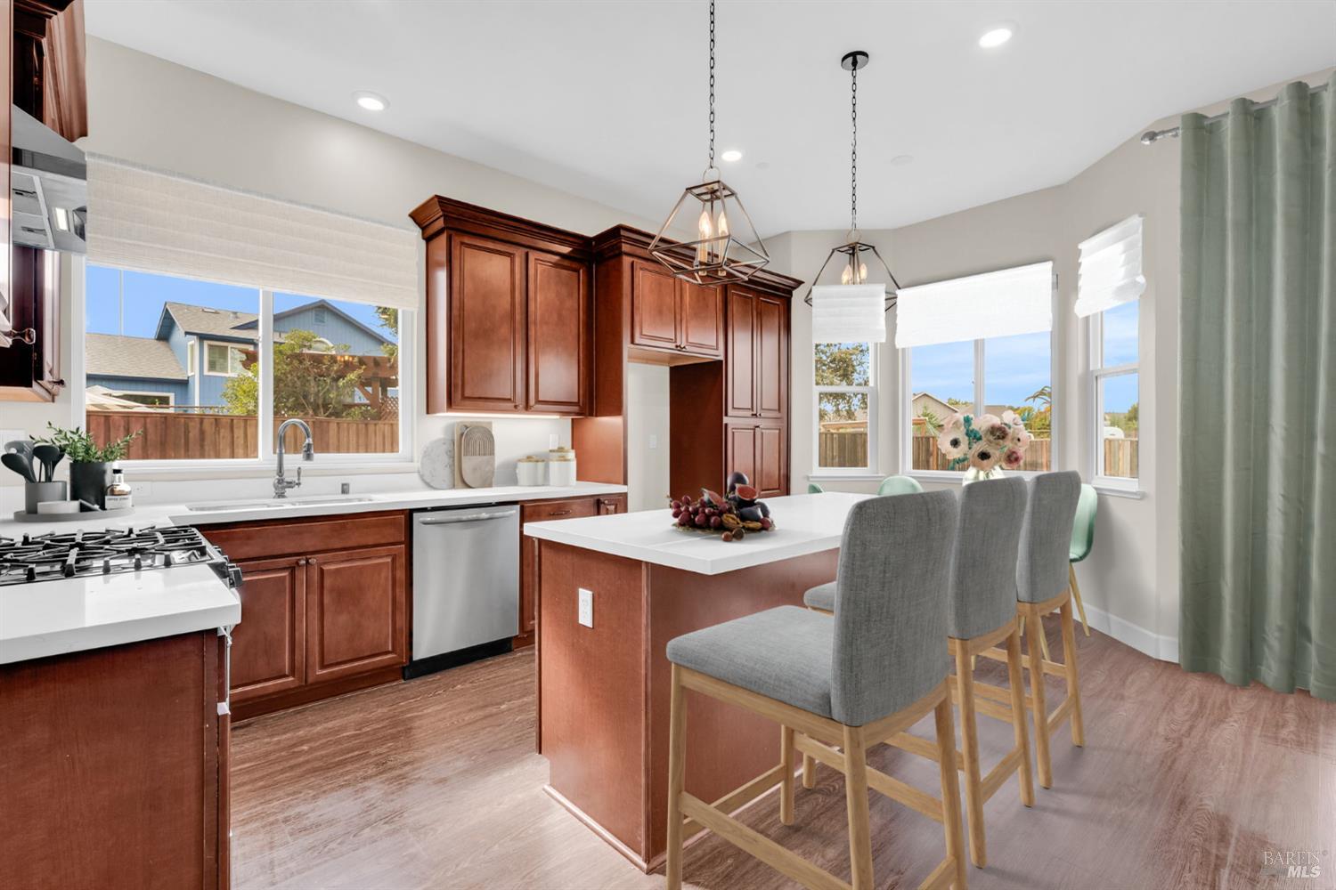 Detail Gallery Image 14 of 62 For 3751 Hennessy Pl, Santa Rosa,  CA 95403 - 4 Beds | 3 Baths