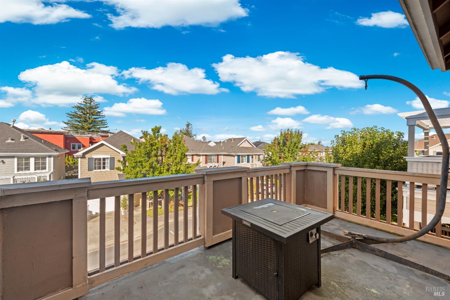 Detail Gallery Image 17 of 23 For 1028 Addison Cir, Petaluma,  CA 94952 - 3 Beds | 2/1 Baths