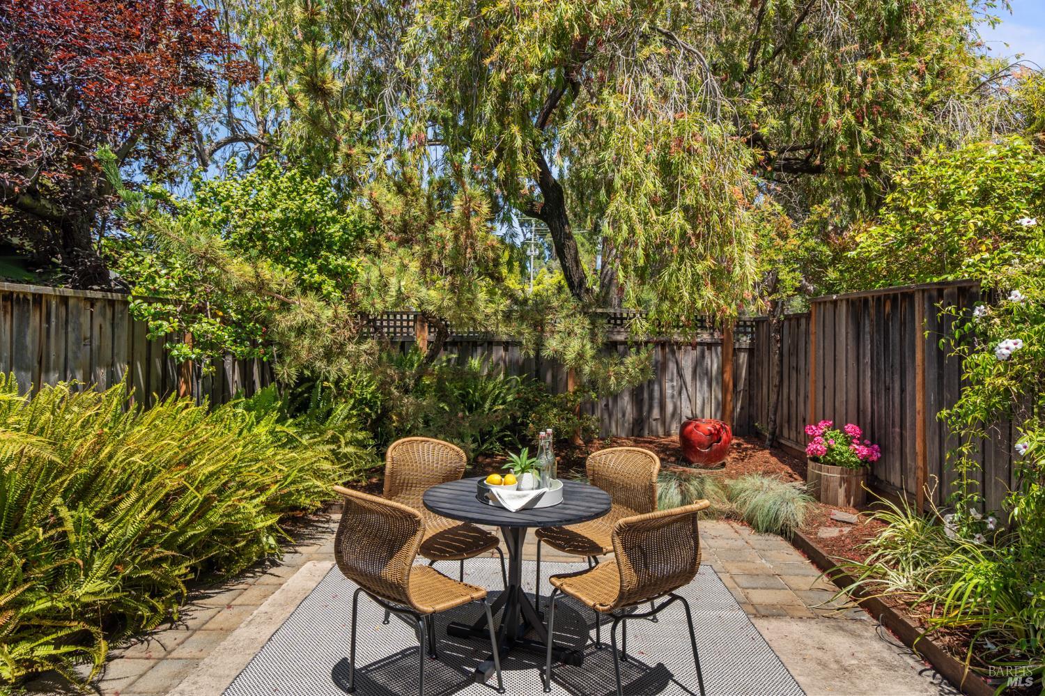 Detail Gallery Image 2 of 41 For 29 Porto Bello Dr, San Rafael,  CA 94901 - 2 Beds | 2/1 Baths