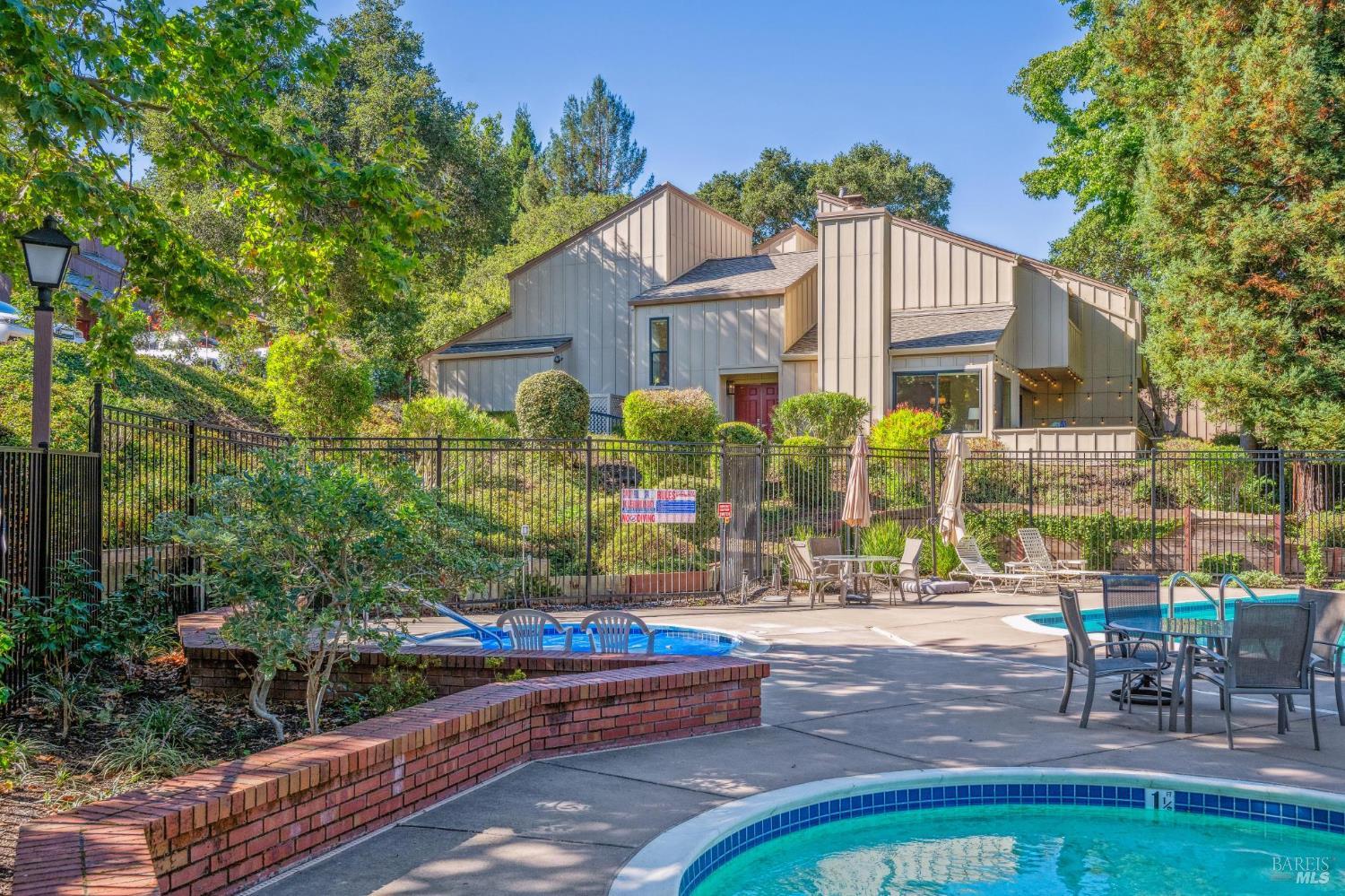 Detail Gallery Image 3 of 51 For 53 Flicker Dr, Novato,  CA 94949 - 3 Beds | 2/1 Baths