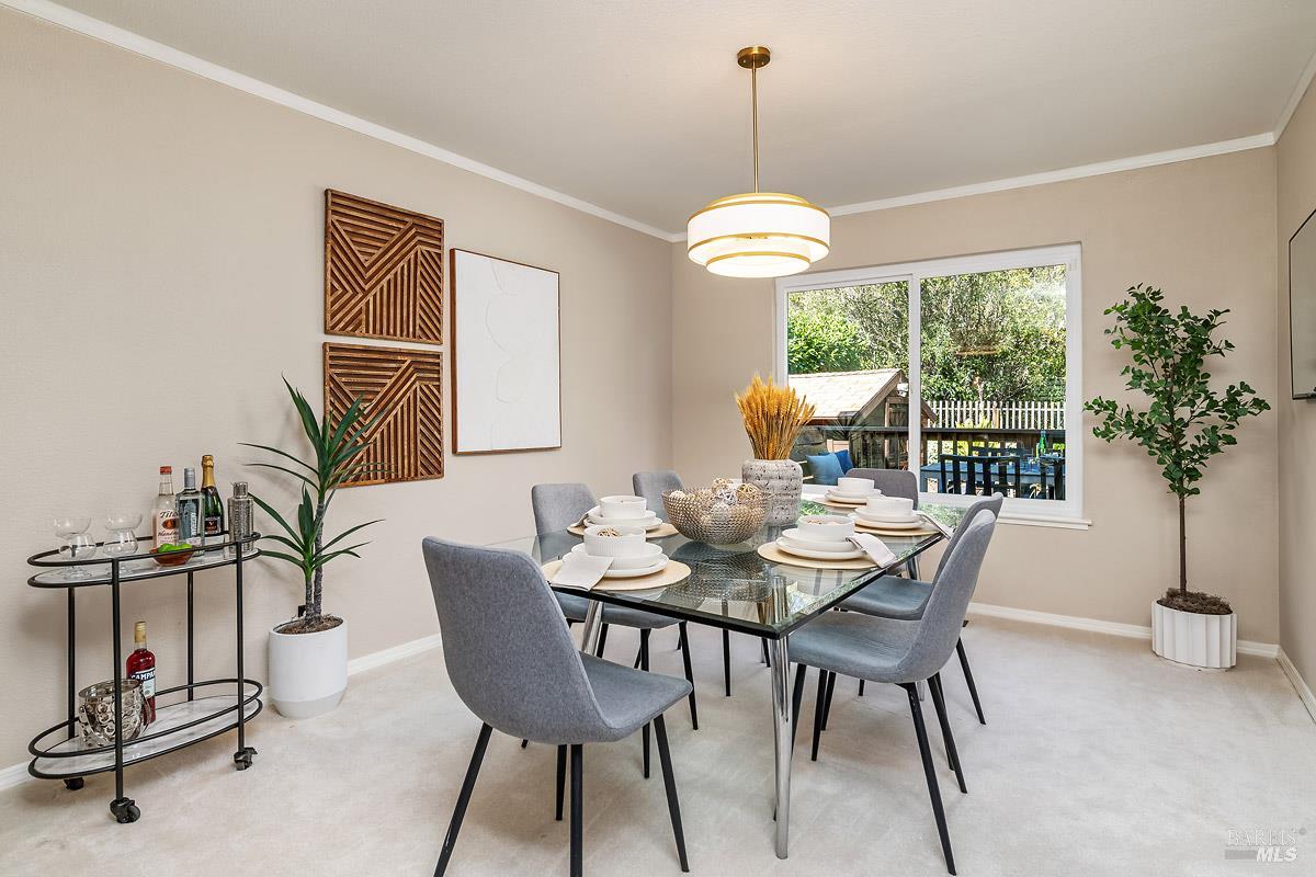 Detail Gallery Image 4 of 38 For 51 Mount Muir Ct, San Rafael,  CA 94903 - 5 Beds | 2/1 Baths