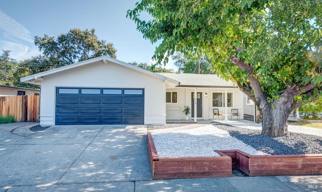 Detail Gallery Image 2 of 40 For 319 N West St, Vacaville,  CA 95688 - 3 Beds | 2 Baths