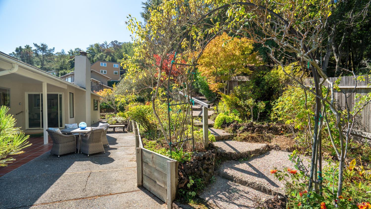 Detail Gallery Image 15 of 40 For 175 Rollingwood Dr, San Rafael,  CA 94901 - 3 Beds | 2 Baths