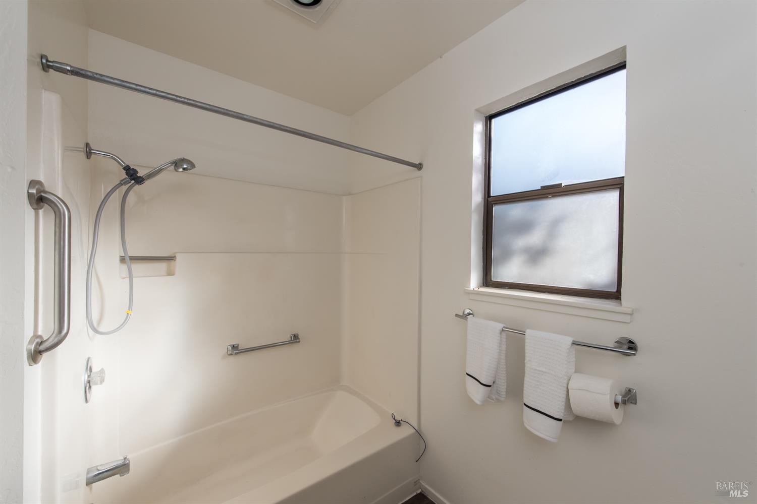 Detail Gallery Image 19 of 24 For 2147 W Steele Ln, Santa Rosa,  CA 95403 - 2 Beds | 1/1 Baths