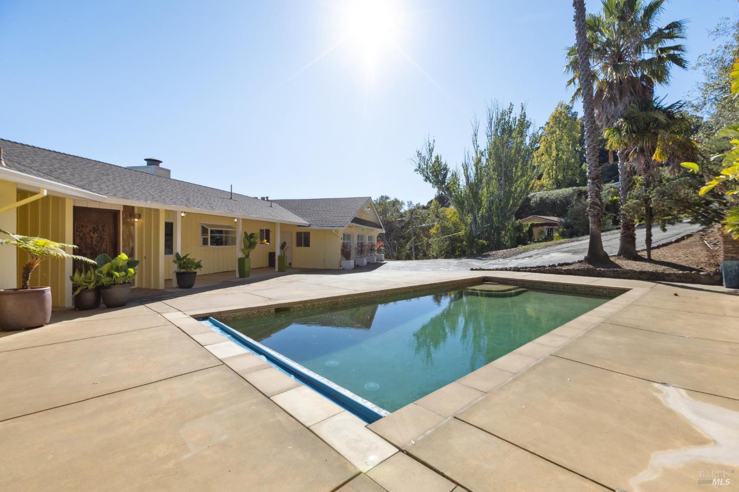 Detail Gallery Image 11 of 57 For 19 Mliss Ln, San Rafael,  CA 94901 - 4 Beds | 3 Baths