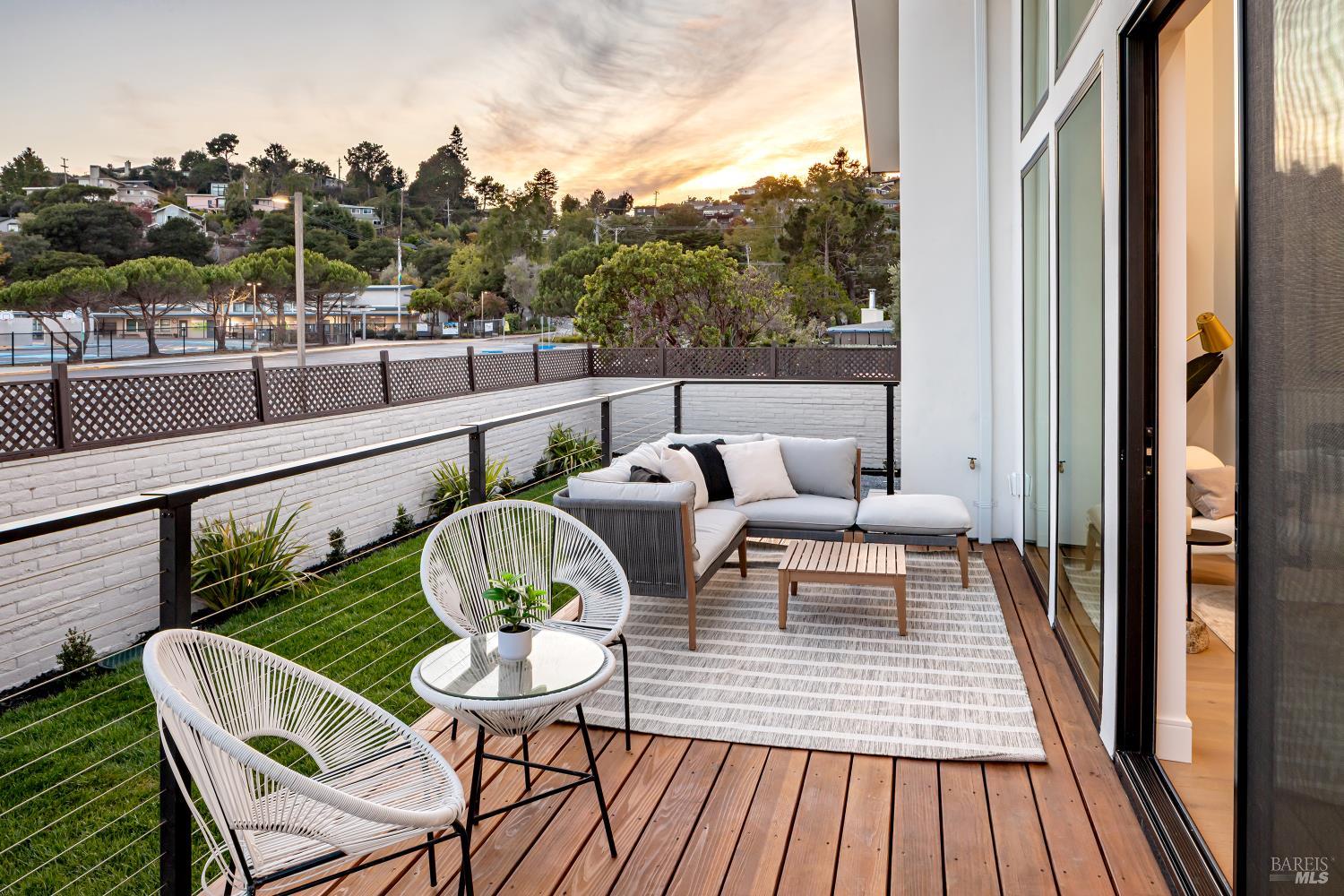 Detail Gallery Image 26 of 74 For 39 Strawberry Cir, Mill Valley,  CA 94941 - 4 Beds | 4 Baths