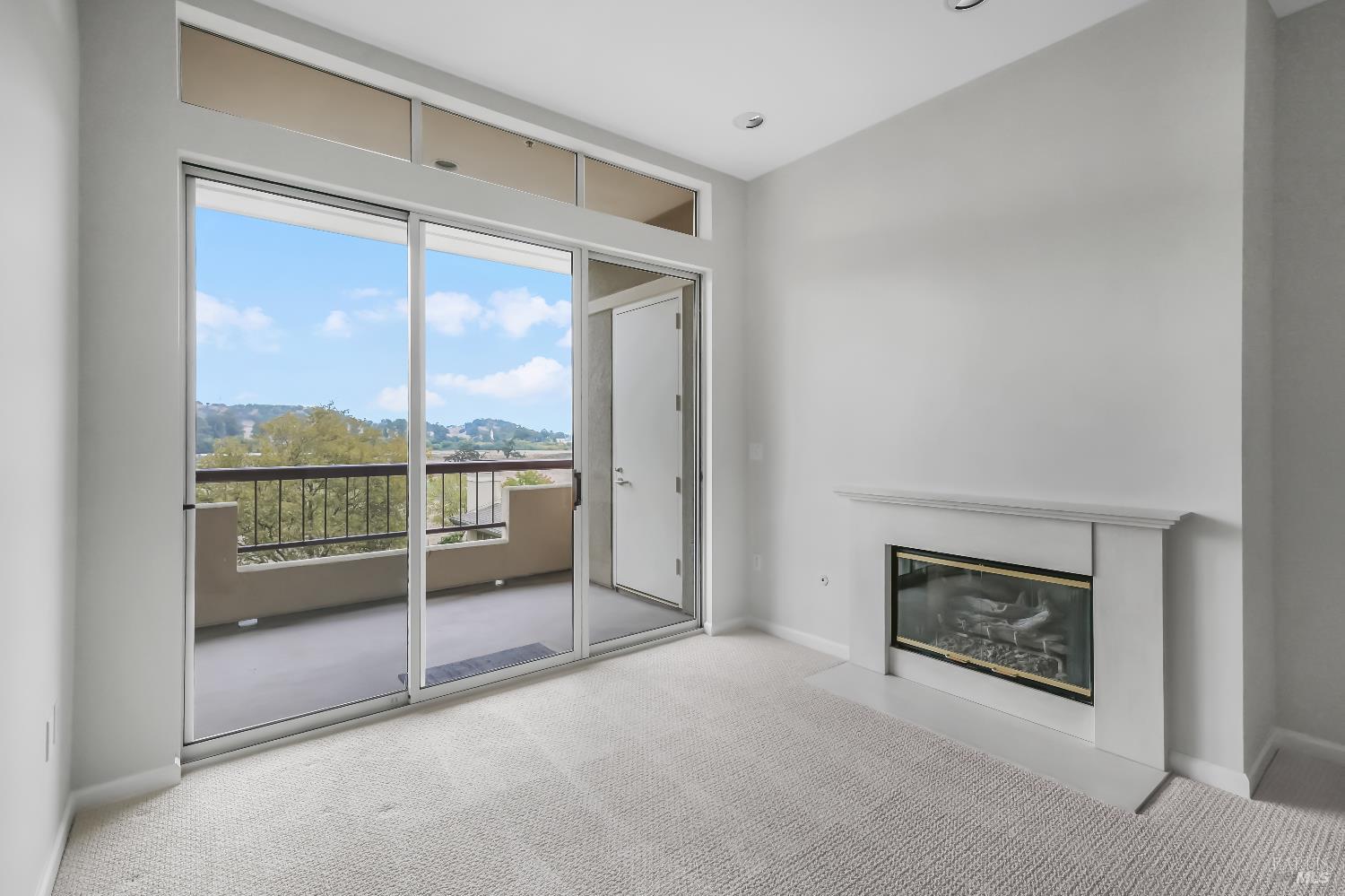 Detail Gallery Image 4 of 27 For 300 Deer Valley Rd 4e,  San Rafael,  CA 94903 - 1 Beds | 1 Baths