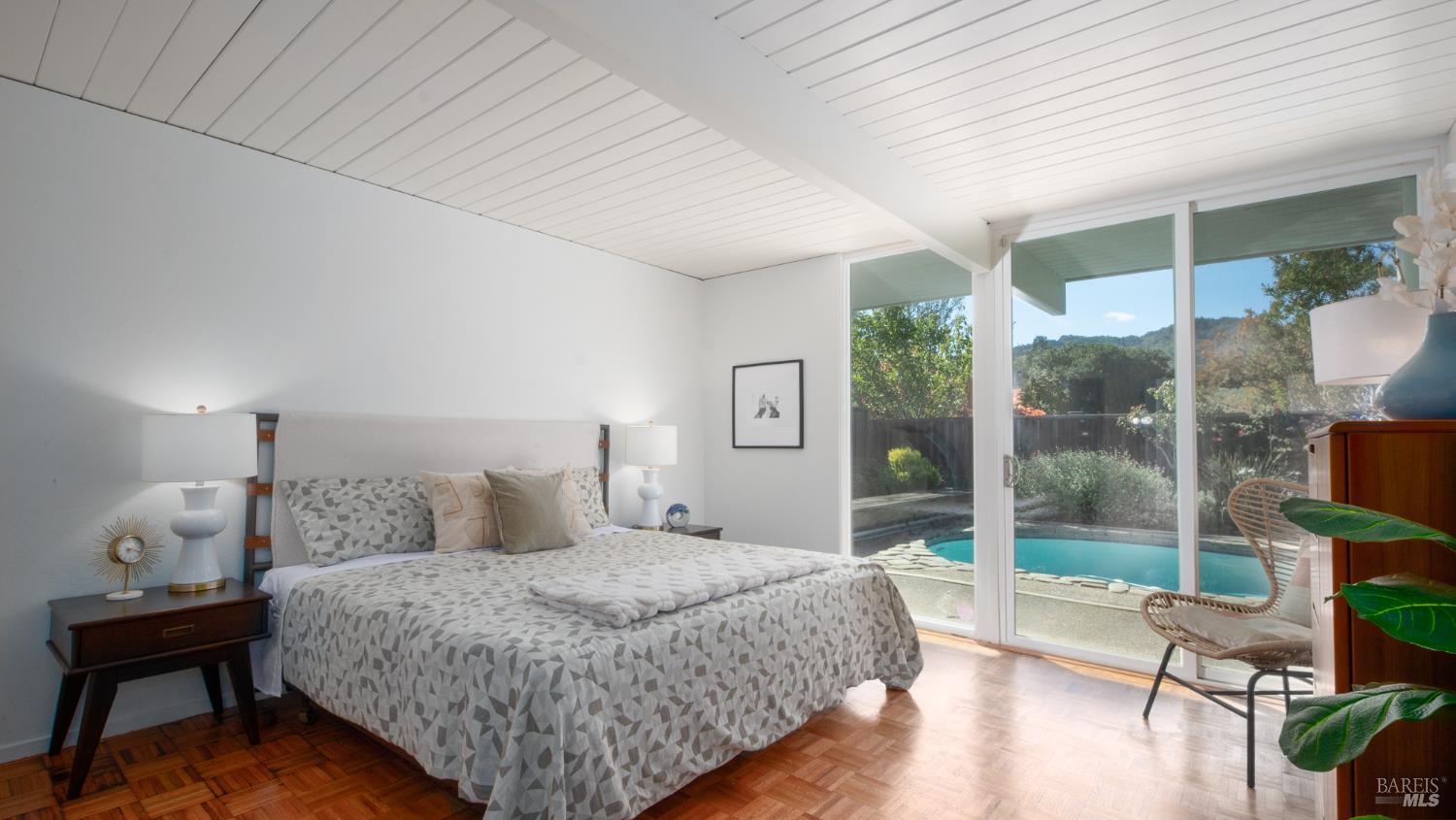 Detail Gallery Image 9 of 36 For 19 Mount Lassen Dr, San Rafael,  CA 94903 - 4 Beds | 2 Baths