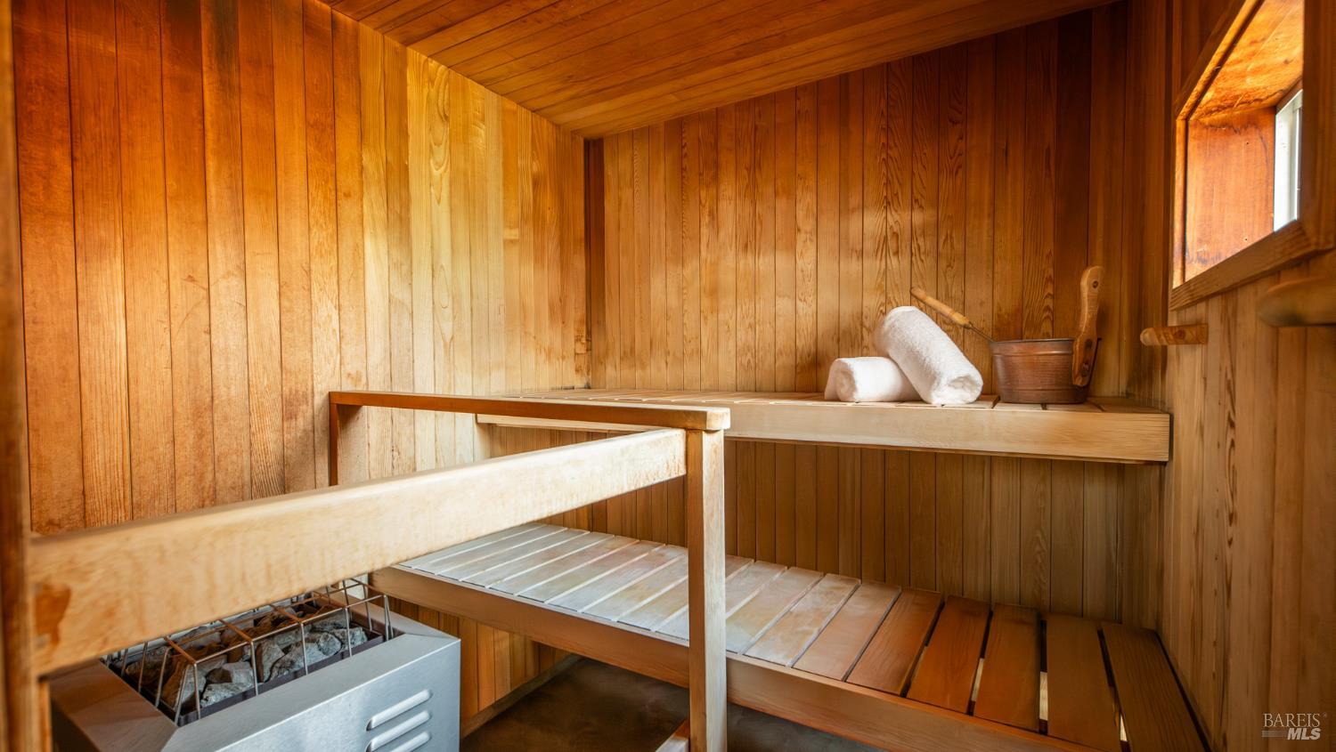 Detail Gallery Image 6 of 36 For 19 Mount Lassen Dr, San Rafael,  CA 94903 - 4 Beds | 2 Baths