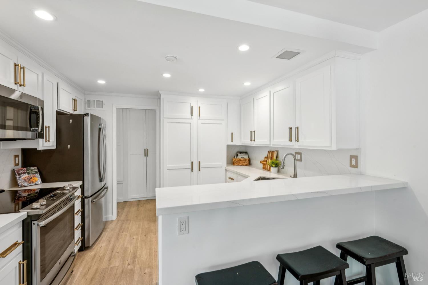 Detail Gallery Image 17 of 51 For 53 Flicker Dr, Novato,  CA 94949 - 3 Beds | 2/1 Baths