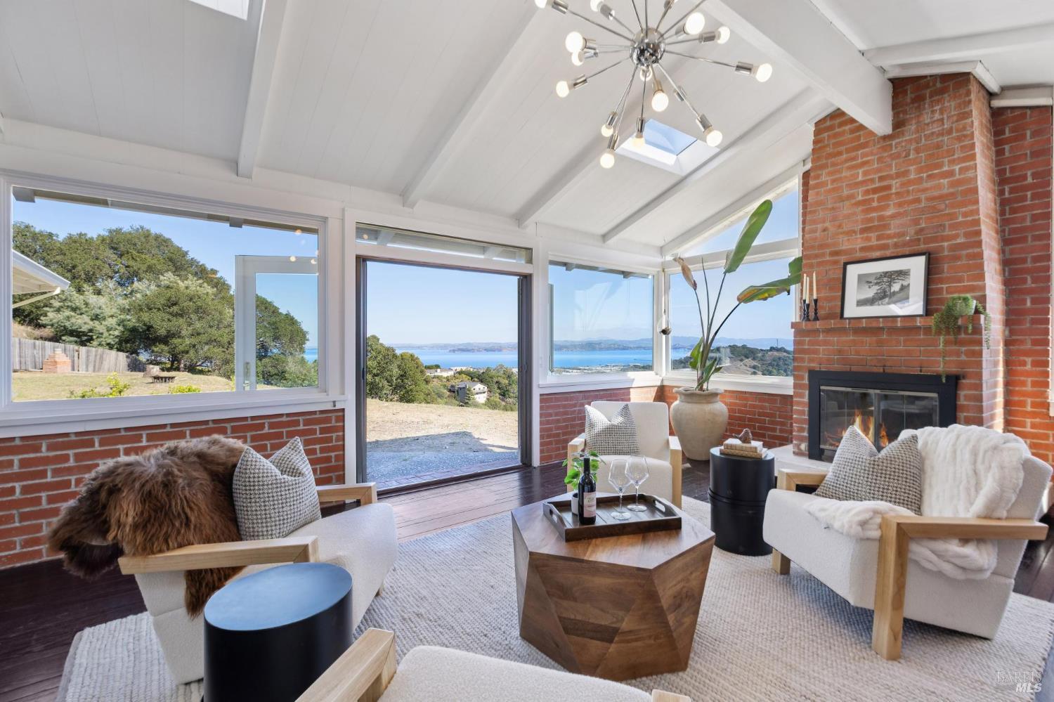 Detail Gallery Image 37 of 57 For 19 Mliss Ln, San Rafael,  CA 94901 - 4 Beds | 3 Baths