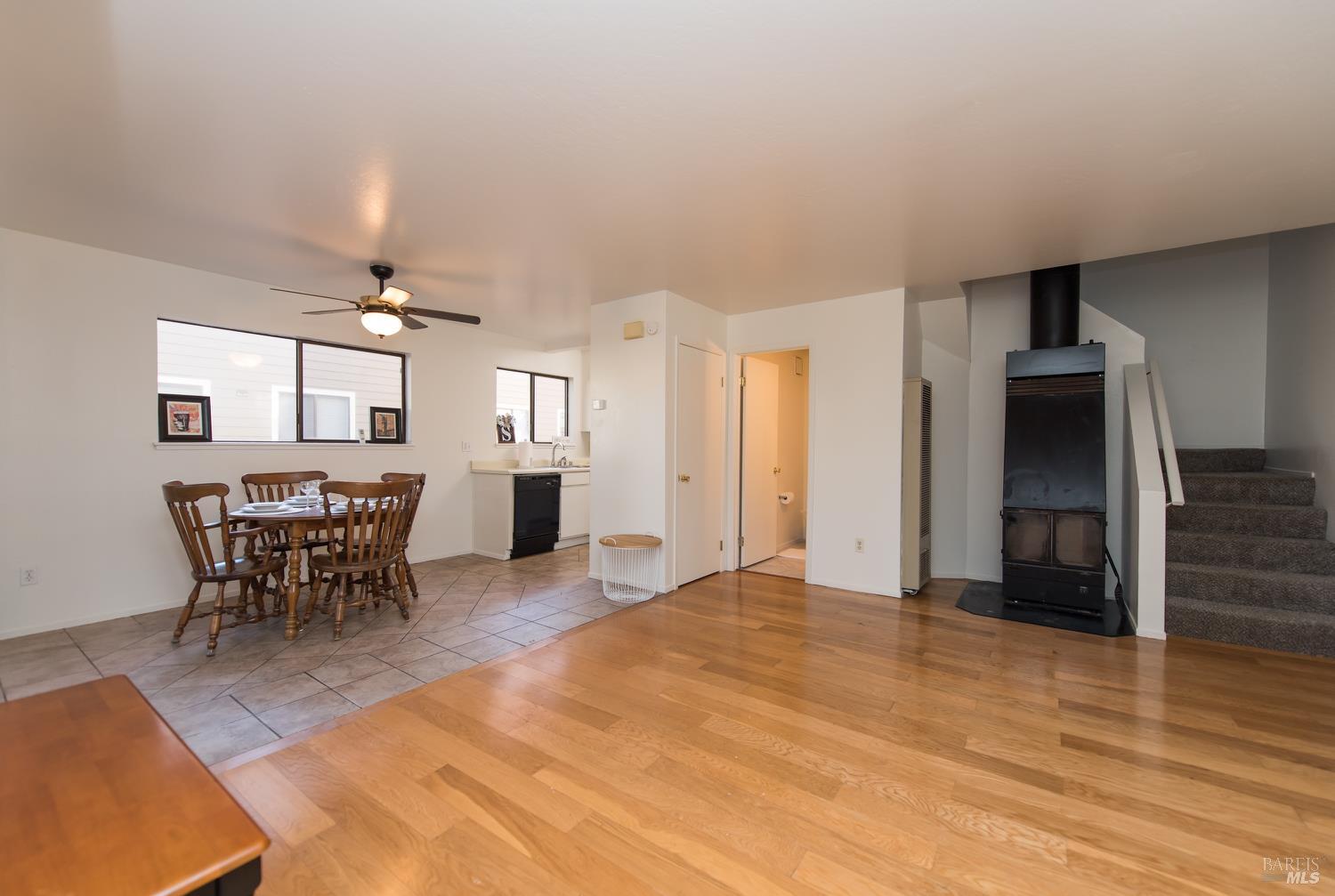 Detail Gallery Image 5 of 24 For 2147 W Steele Ln, Santa Rosa,  CA 95403 - 2 Beds | 1/1 Baths