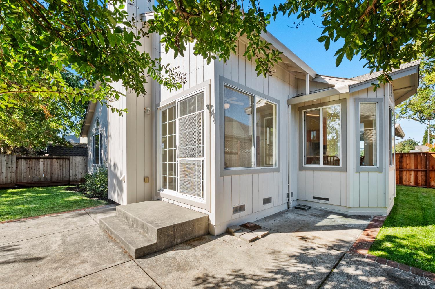 Detail Gallery Image 17 of 42 For 2154 Nw Longhorn Cir, Santa Rosa,  CA 95401 - 3 Beds | 2 Baths