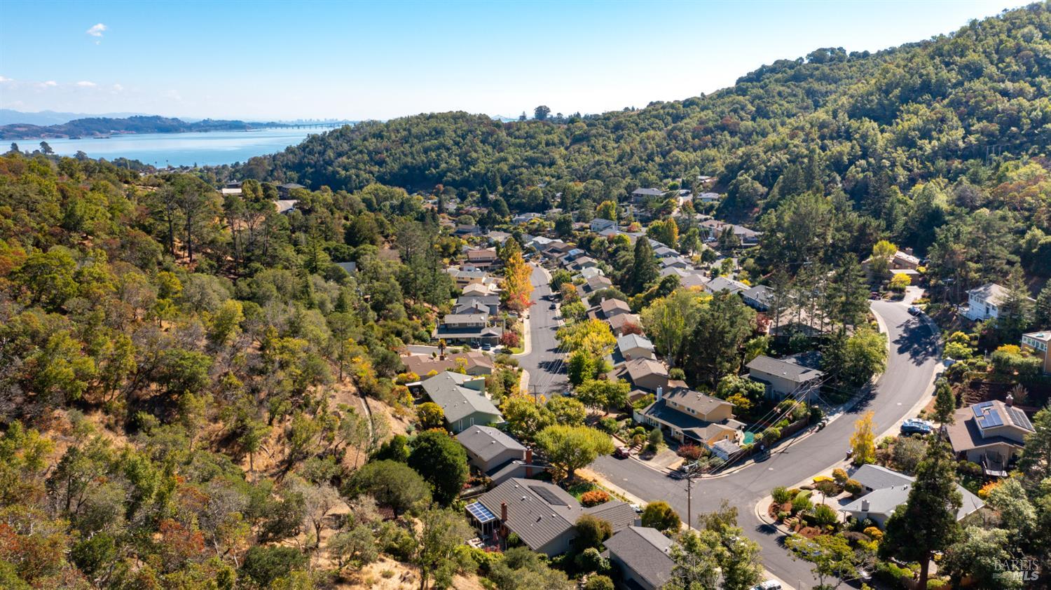 Detail Gallery Image 37 of 40 For 175 Rollingwood Dr, San Rafael,  CA 94901 - 3 Beds | 2 Baths